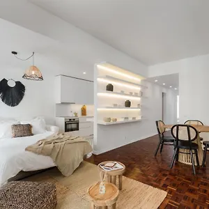 https://cb-lisboa-design-spacious-apartment-with-balcony-alvalade-ii.hotels-lisbon-portugal.com